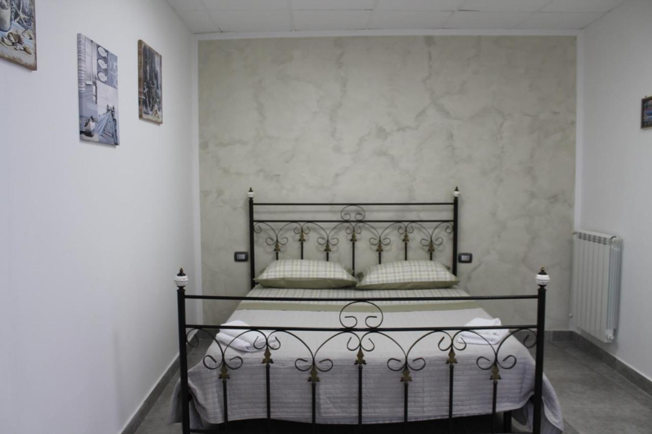Riccia, Frolla E Babba Apartment Naples Room photo
